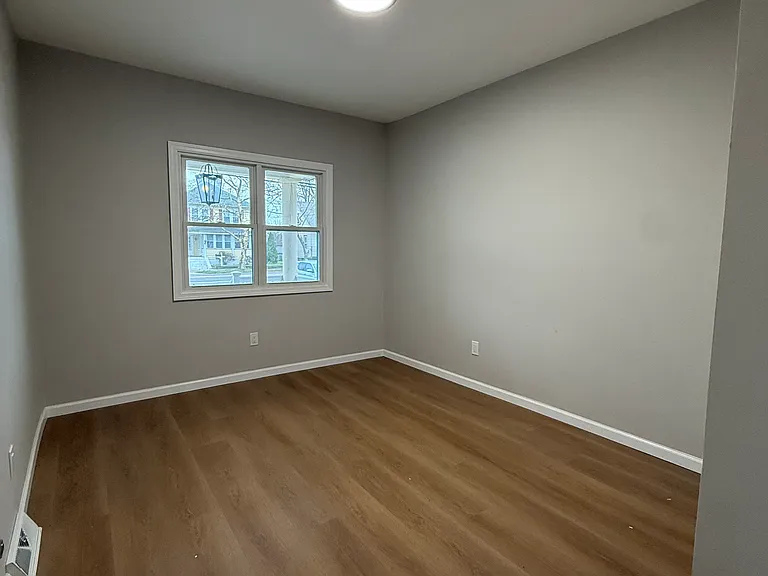 814 Hessian Ave — Photo 10