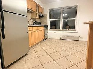 20-38 33rd St #3A, Astoria, NY 11105