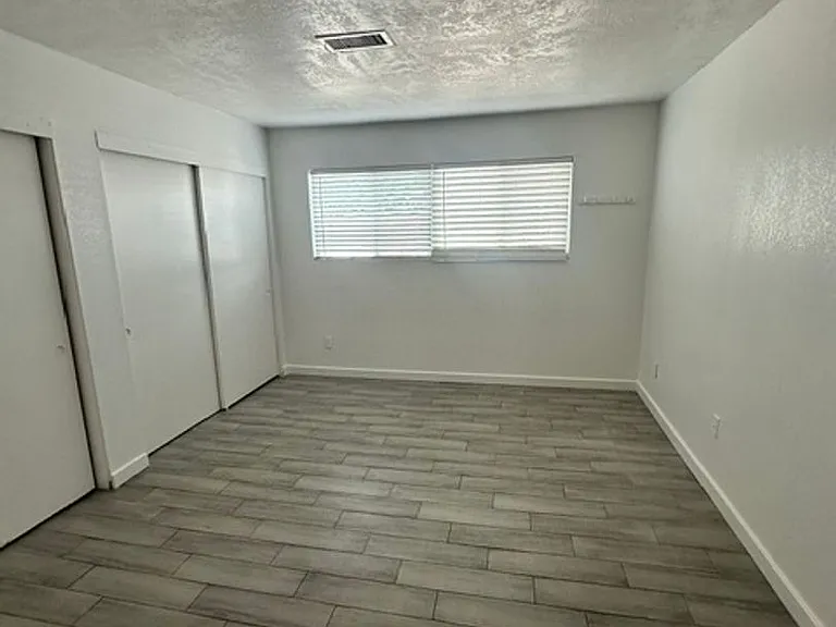 5318 W Turney Ave — Photo 9