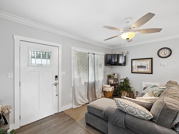 5th image of 38 Sandalwood St