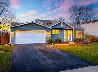 2725 Springdale Cir, Naperville, IL 60564