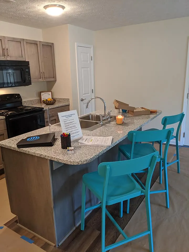 Creekside Crossing Apartments - 9616-404 — Photo 2