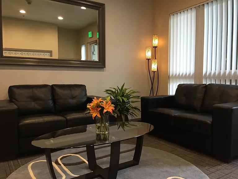 Capitol Steps Apartments & Furnished Suites — Photo 6