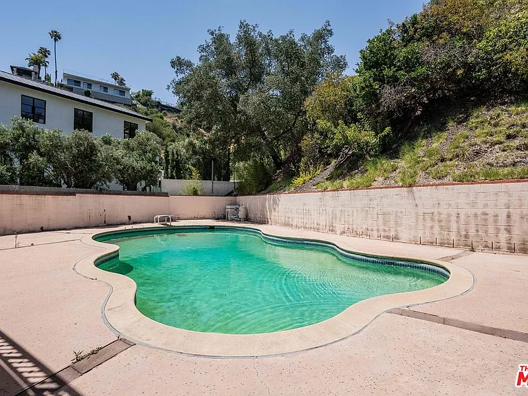 1181 Somera Rd — Photo 32