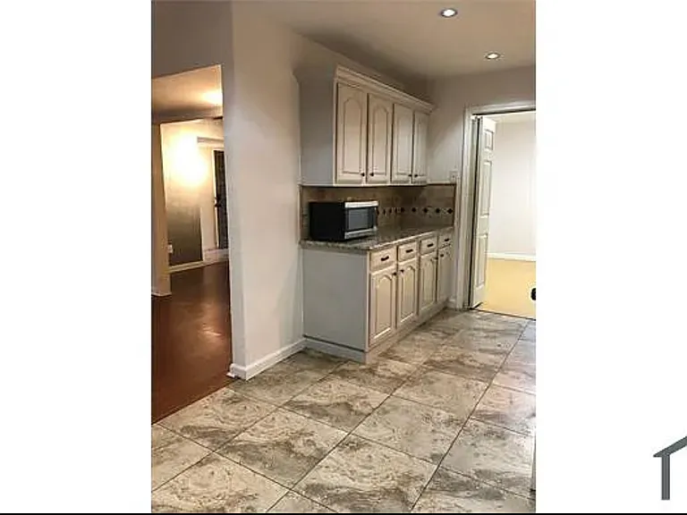 4405 Cranbrook Dr — Photo 2