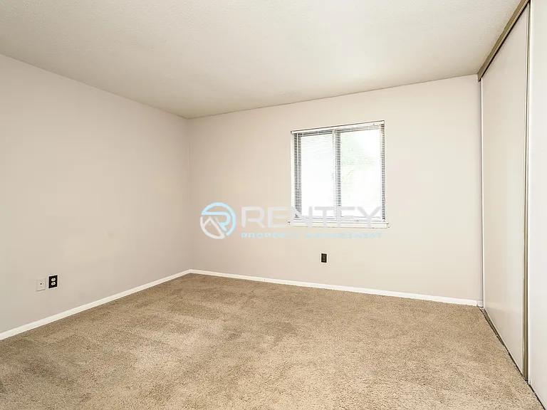 2260 Sunderland Rd #83W — Photo 6