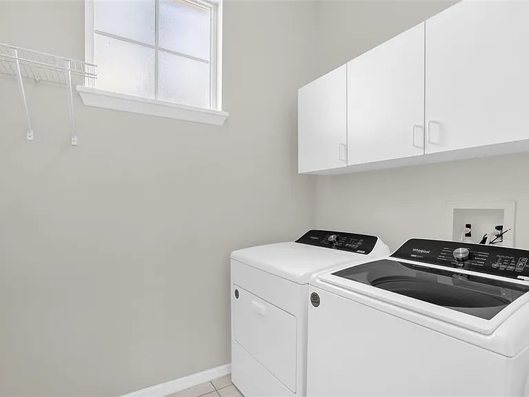 2165 Ridgewood St — Photo 16