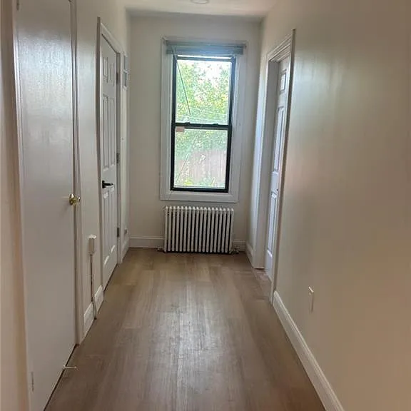 347 David St — Photo 3