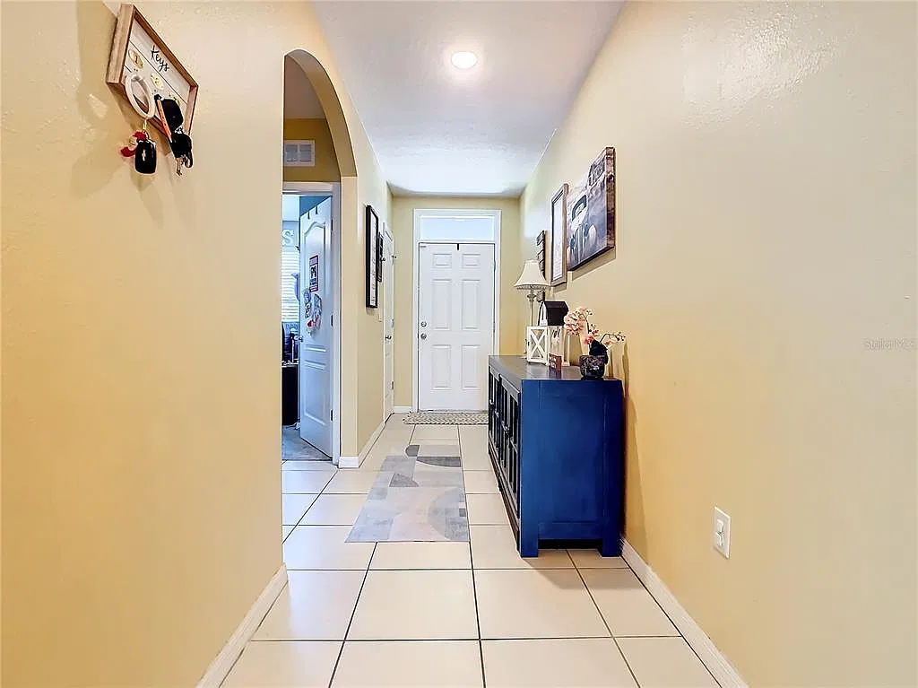 4 bed, 2.0 bath, 1846 sqft, $2,599 — Photo 2