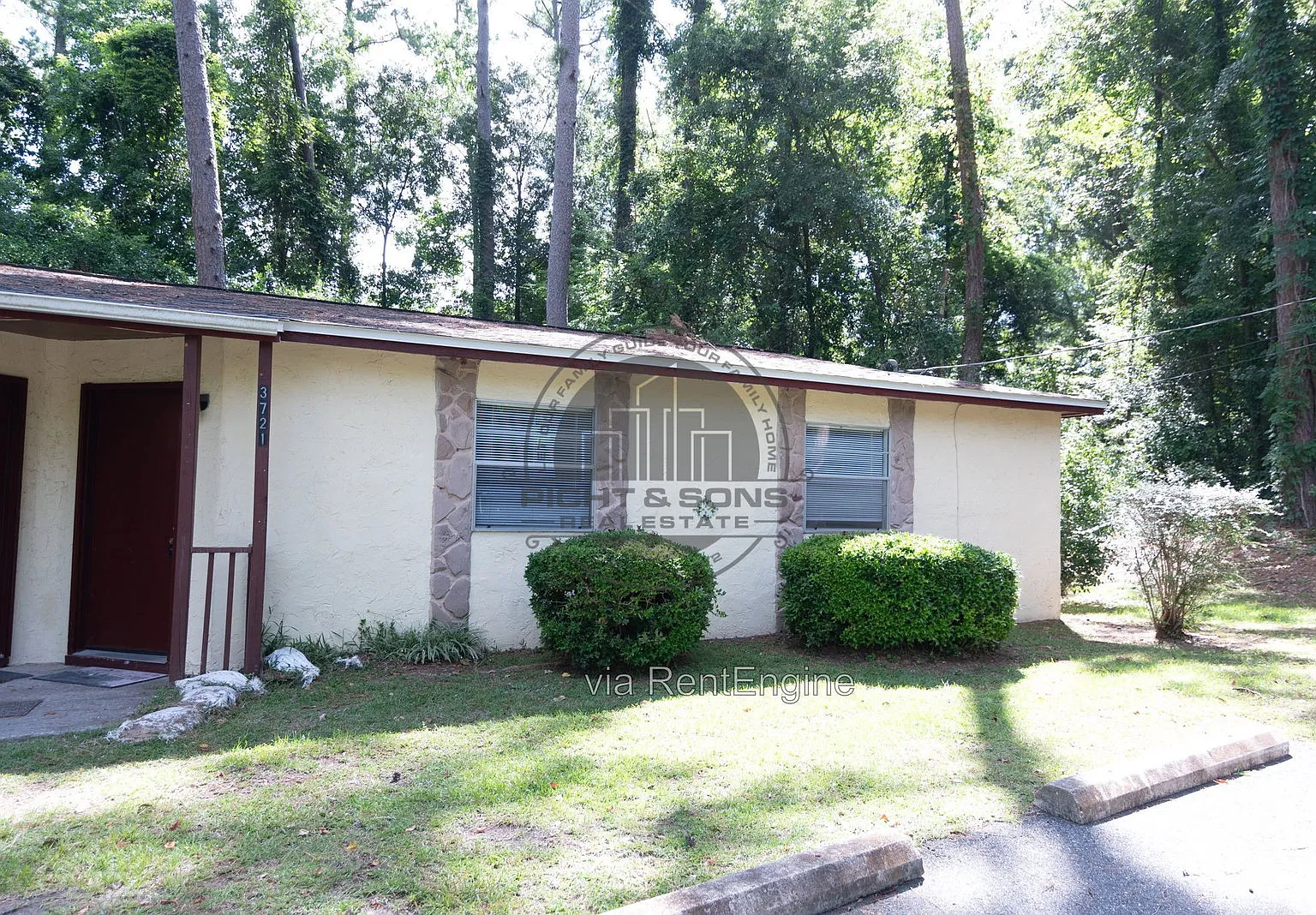 2 bed, 1.0 bath, 786 sqft, $1,075 — Photo 1