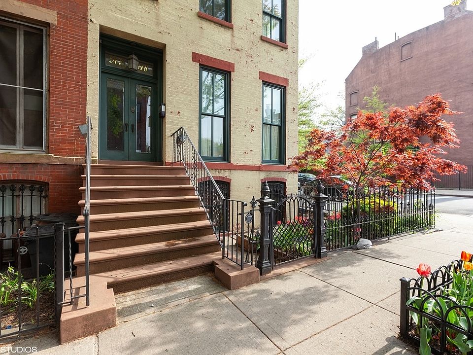 1st image of 118 Gates Ave #1