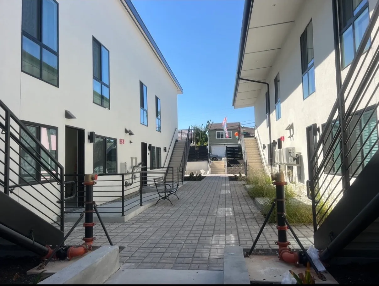 Studio, 440 sqft, $1,995 — Photo 4