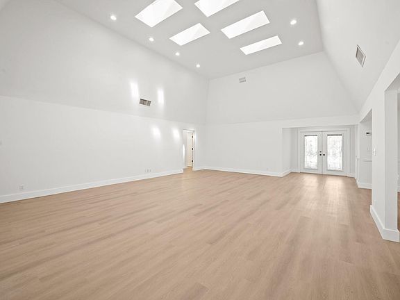5th image of 8349 NW 15th Court