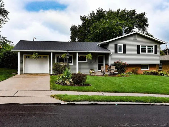 2734 Volquardsen Ave, Davenport, IA 52804