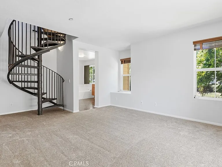 15 Platinum Cir — Photo 11