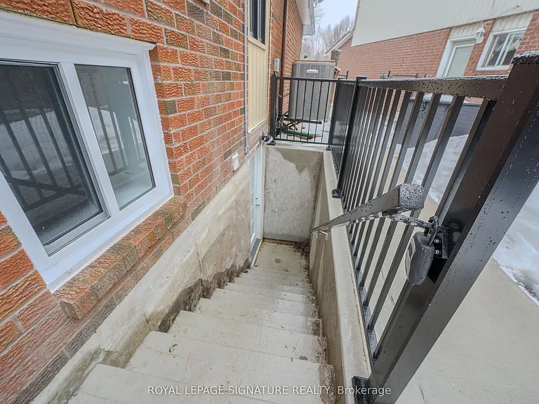 2111 Lynn Heights Dr #LOWER — Photo 2