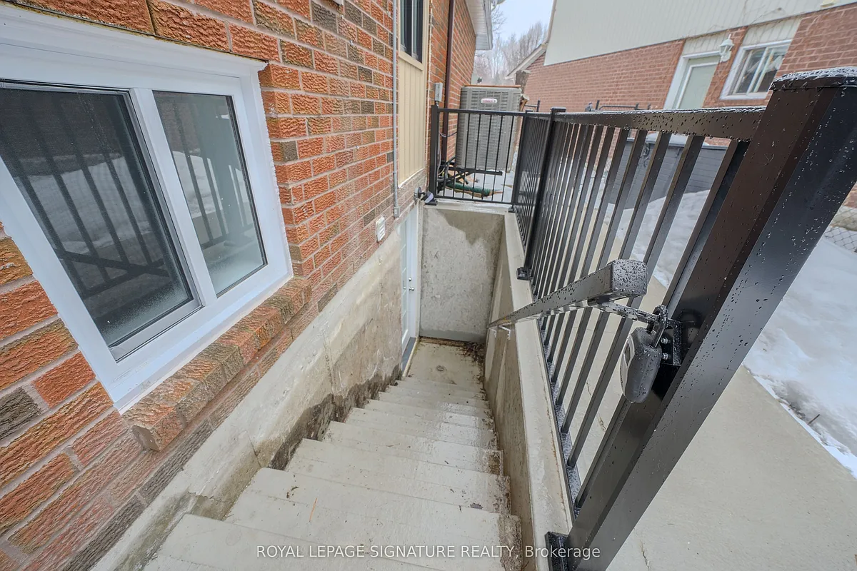 Photo 2 of 16 - 2111 Lynn Heights Dr #LOWER - Pickering, ON Building Photo - 2111 Lynn Heights Dr #LOWER