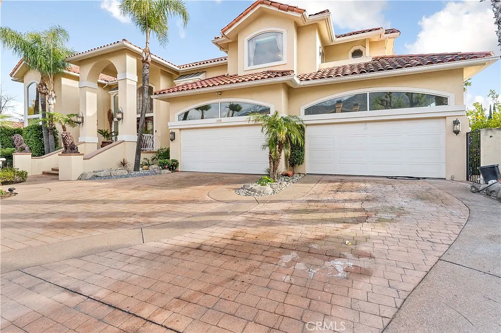 7 bed, 7.5 bath, 7729 sqft, $12,000 — Photo 4