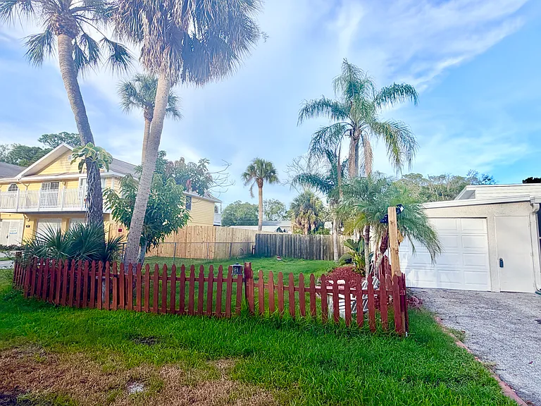 Fenced side yard