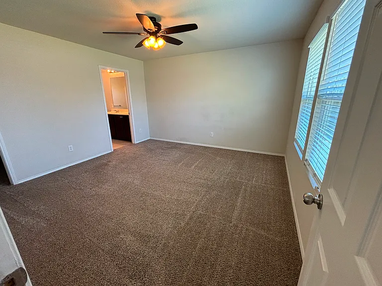 104 Abelia Dr — Photo 4