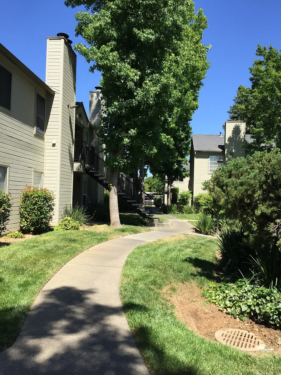 Building Photo - 9131 Newhall Dr