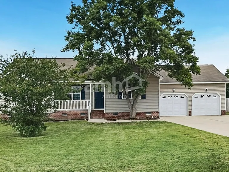 96 Imperial Dr — Photo 1