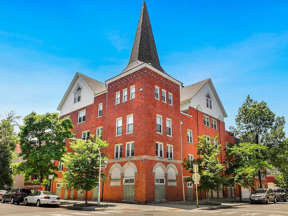 1st image of 3252 N Kenmore Ave APT 301
