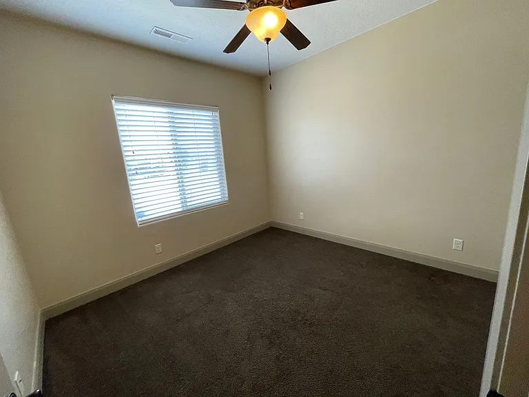 83 N Lee Ln — Photo 15