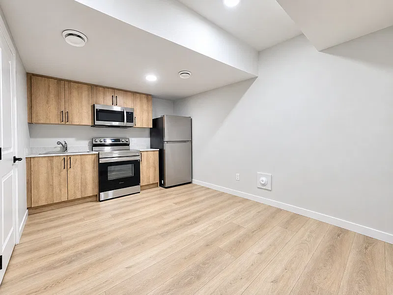 2 bed, 1.0 bath, 700 sqft, $1,050 — Photo 2