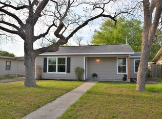 832 Wilson St, Uvalde, TX 78801