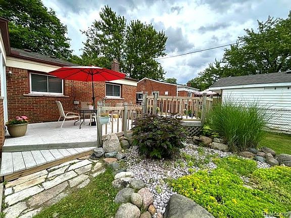 5th image of 29701 Sherry Ave