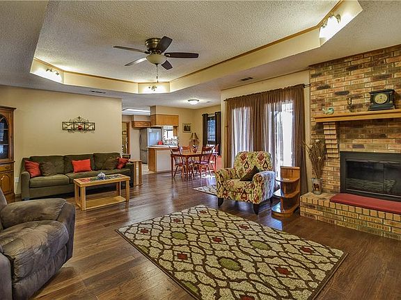 5th image of 1009 Meadowlark Ln