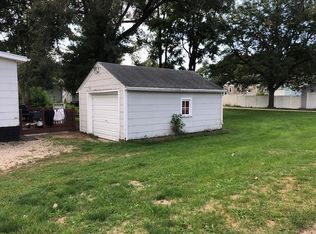113 N Cleveland St, Roanoke, IL