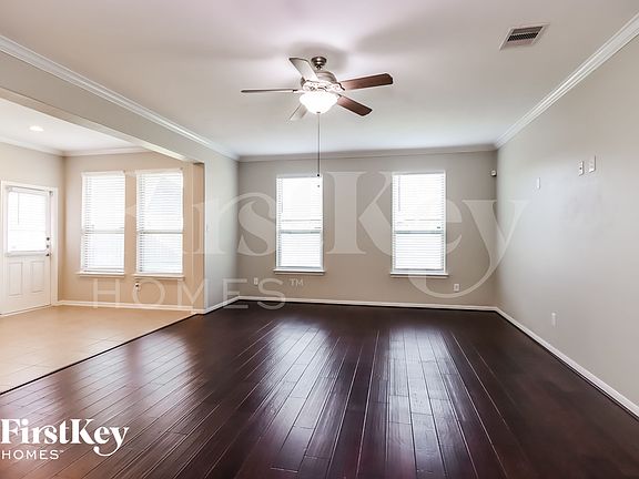 3rd image of 1518 Brook Hollow Dr