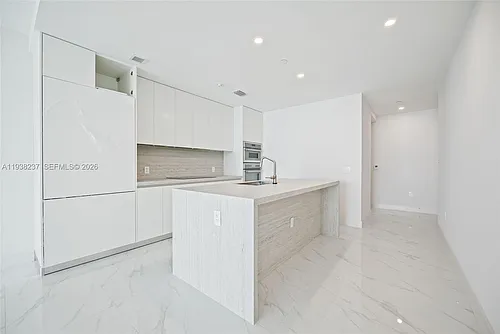 700 NE 24th St #2105 Photo 1
