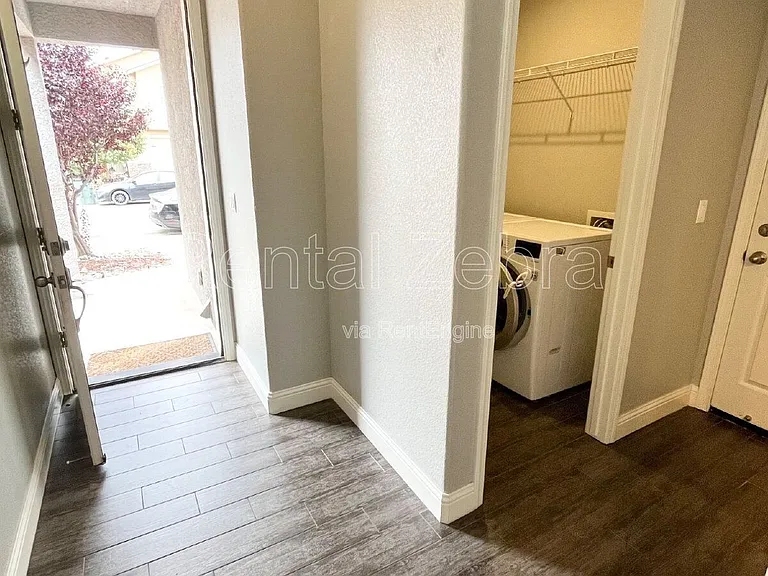 552 Granada Ct — Photo 6