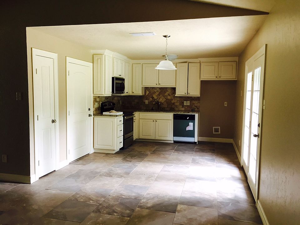 1st image of 504 Woodridge Dr