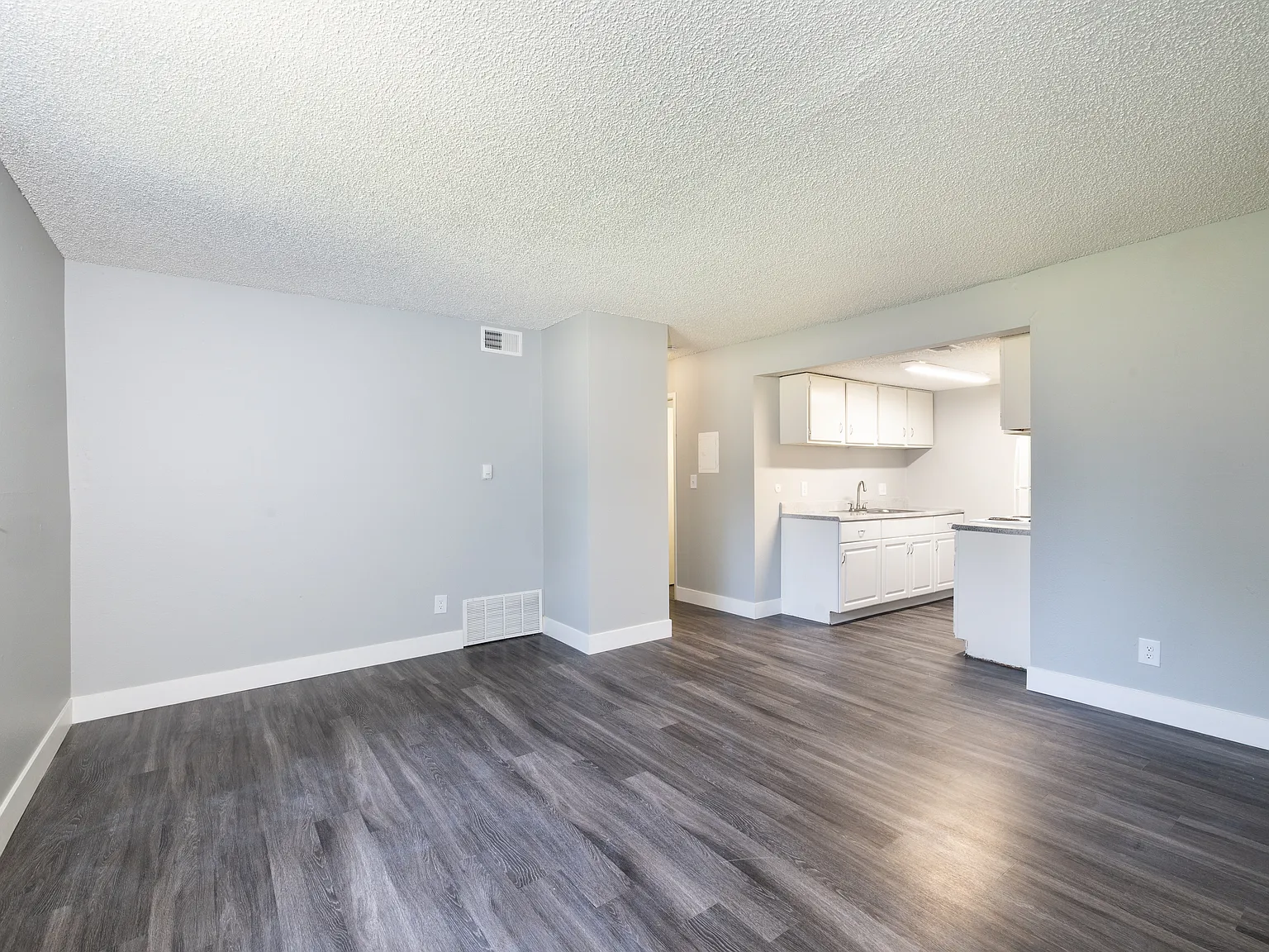 Glendale Apartments — Photo 4