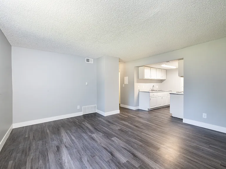 Glendale Apartments — Photo 4