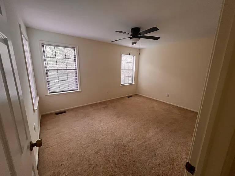 5207 Stonehedge Rd — Photo 18