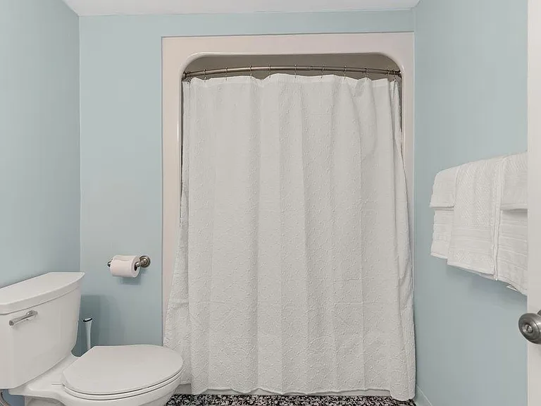 911 Ocean Blvd #9 — Photo 23