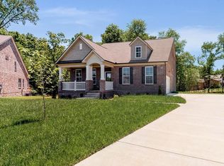 16 Melly Ct, Lebanon, TN 37087