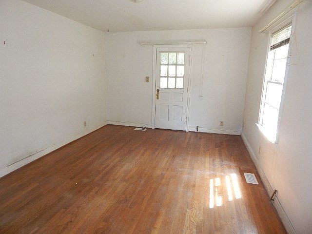 2nd image of 1661 Tennyson Ave