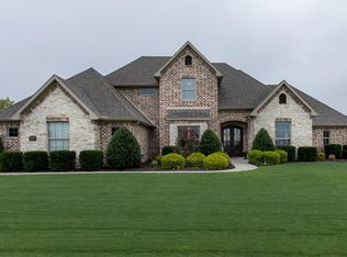 300 Cascade Ln, Cave Springs, AR 72718