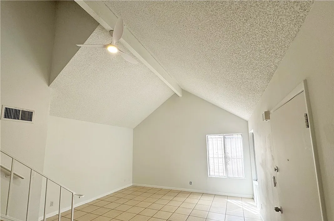 3 bed, 2.5 bath, 1365 sqft, $1,700 — Photo 3