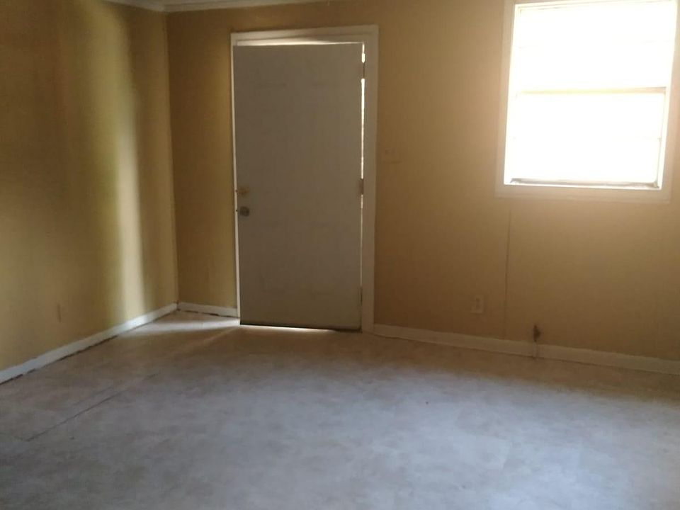 2nd image of 690 Pebble St