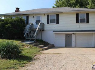 9485 Sharon Ln, Ozawkie, KS 66070