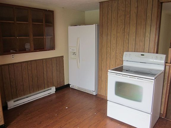 2nd image of 121 W Hatfield St