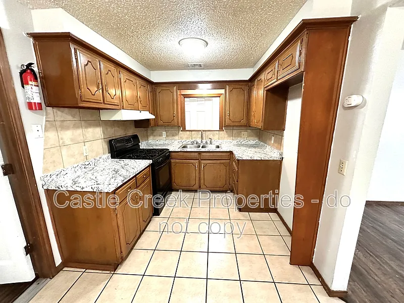 3 bed, 2.0 bath, 1205 sqft, $995 — Photo 4
