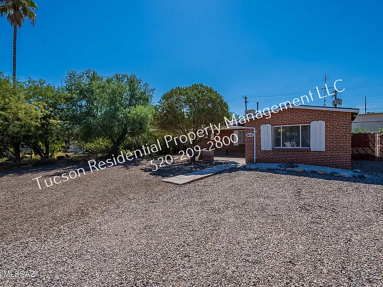 826 E Water St — Photo 3